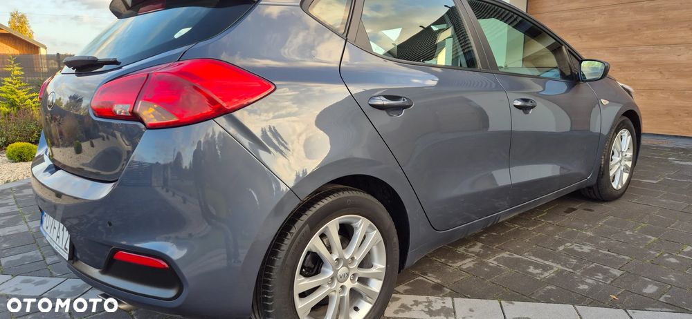 Kia Ceed - 12