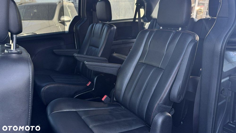 Dodge Grand Caravan - 8