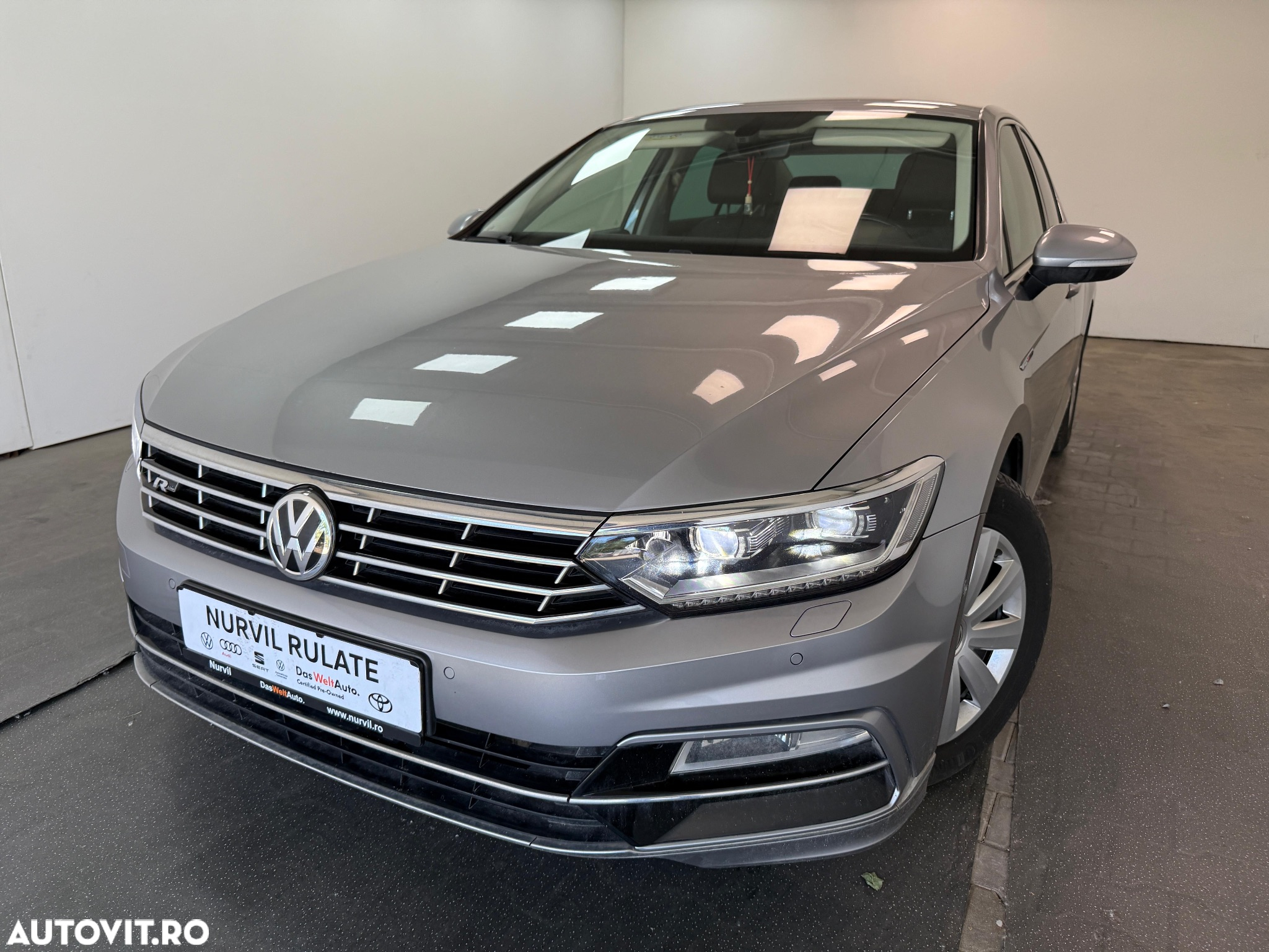 Volkswagen Passat 2.0 TDI DSG 4Motion R Executive - 25