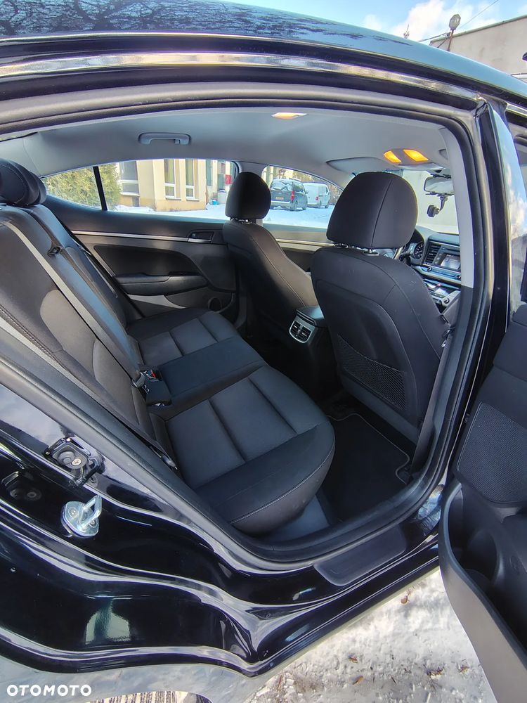 Hyundai Elantra 1.6 Comfort - 19