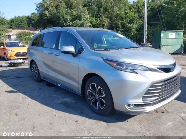 Toyota Sienna - 2