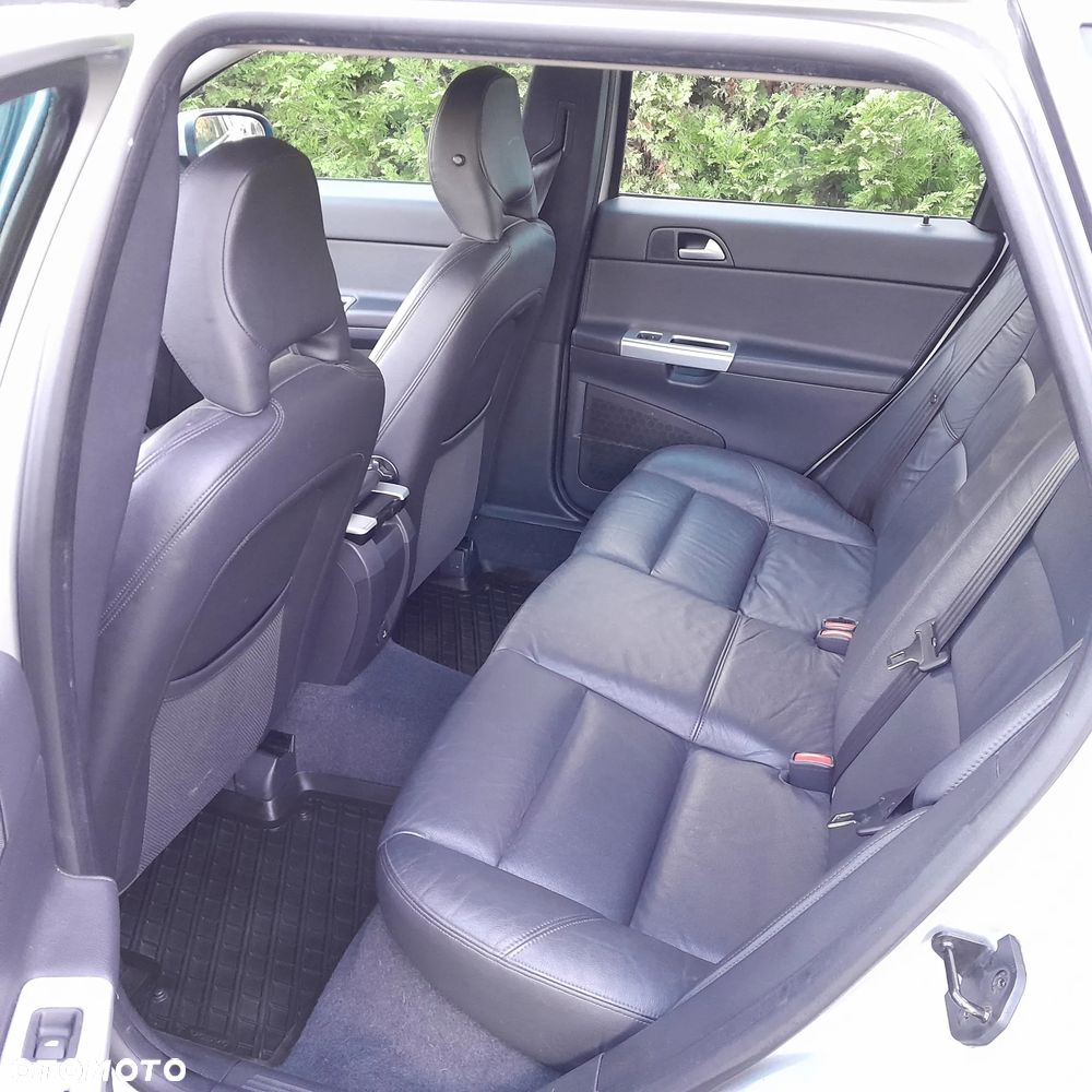 Volvo V50 D2 R-Design - 10