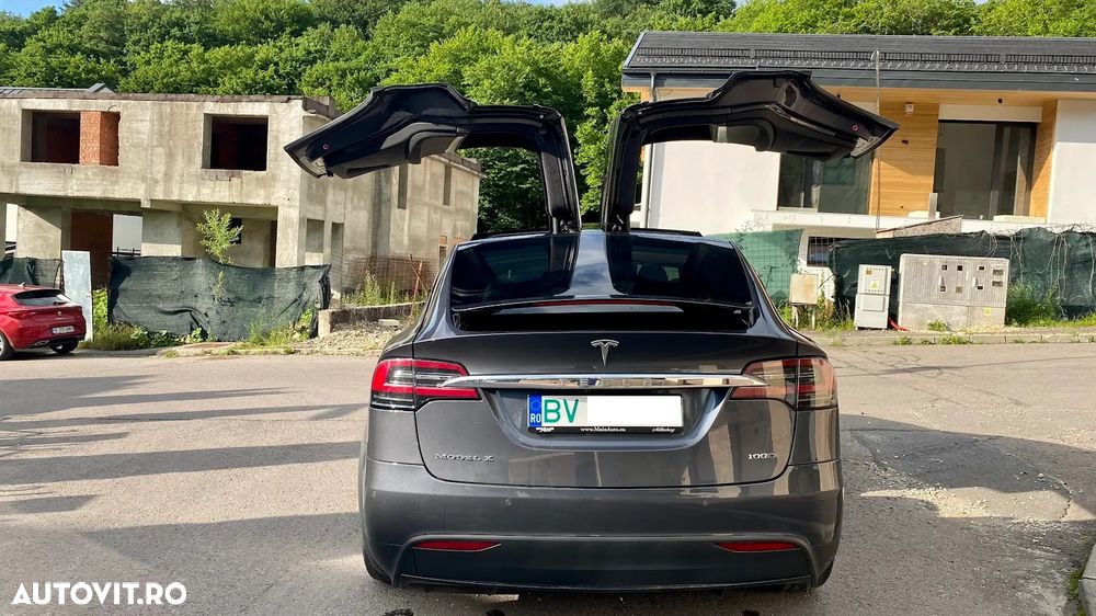 Tesla Model X - 5