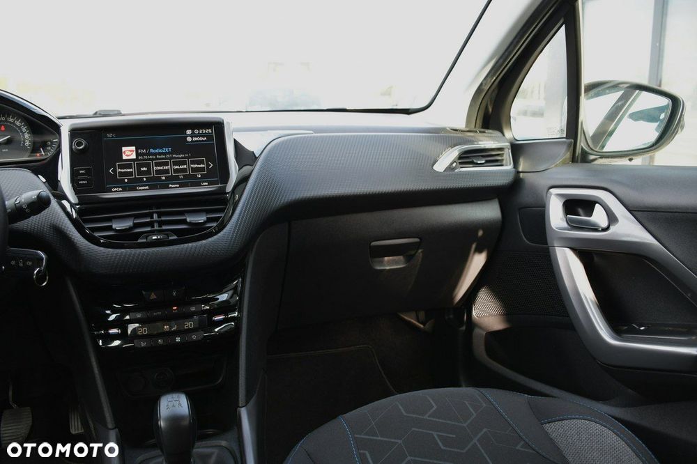 Peugeot 2008 1.2 Pure Tech Style - 18