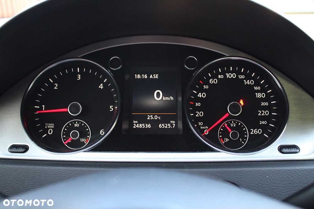 Volkswagen Passat 2.0 TDI Highline - 22