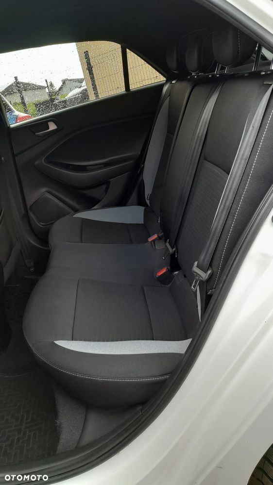 Hyundai i20 - 19