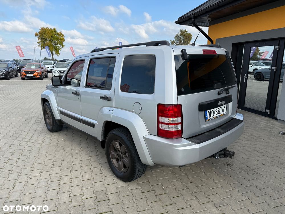 Jeep Liberty - 12