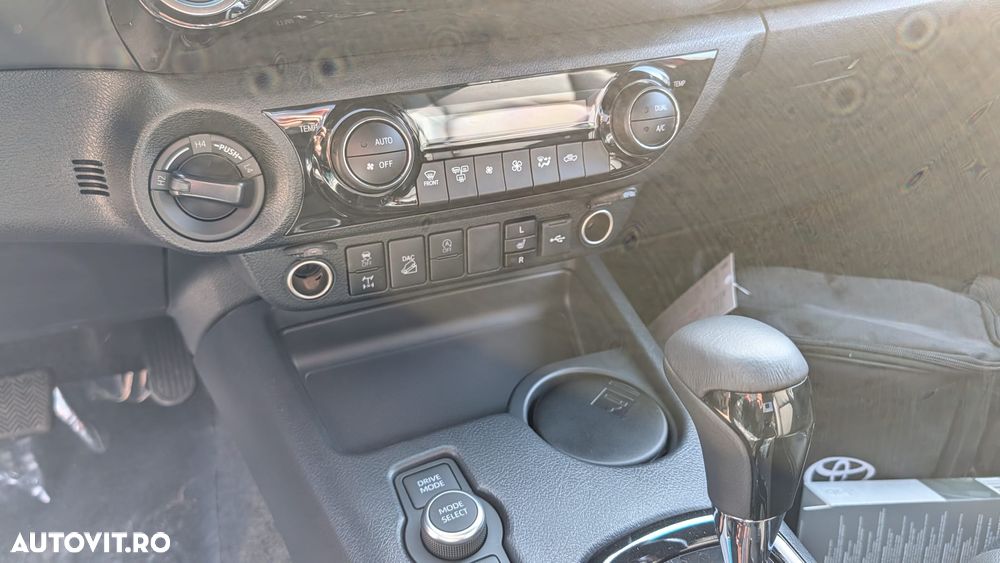 Toyota Hilux 2.8D 204CP 4x4 Double Cab AT MHEV Invincible - 11