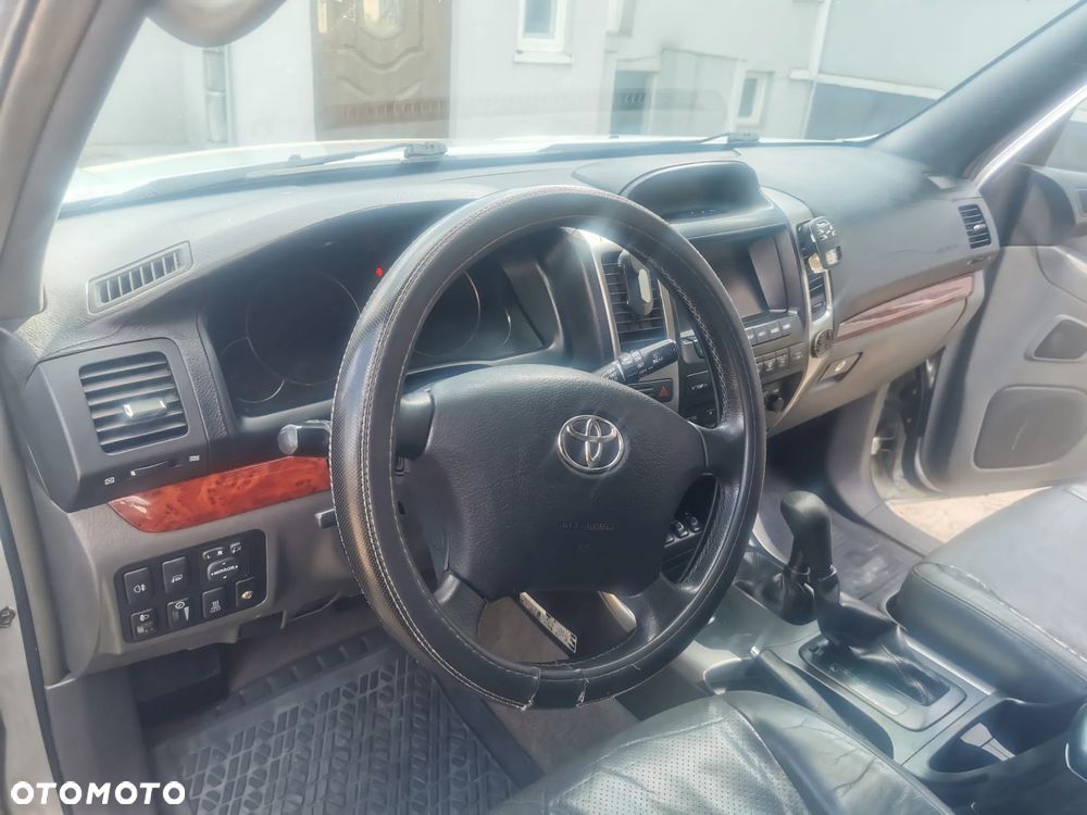 Toyota Land Cruiser - 10