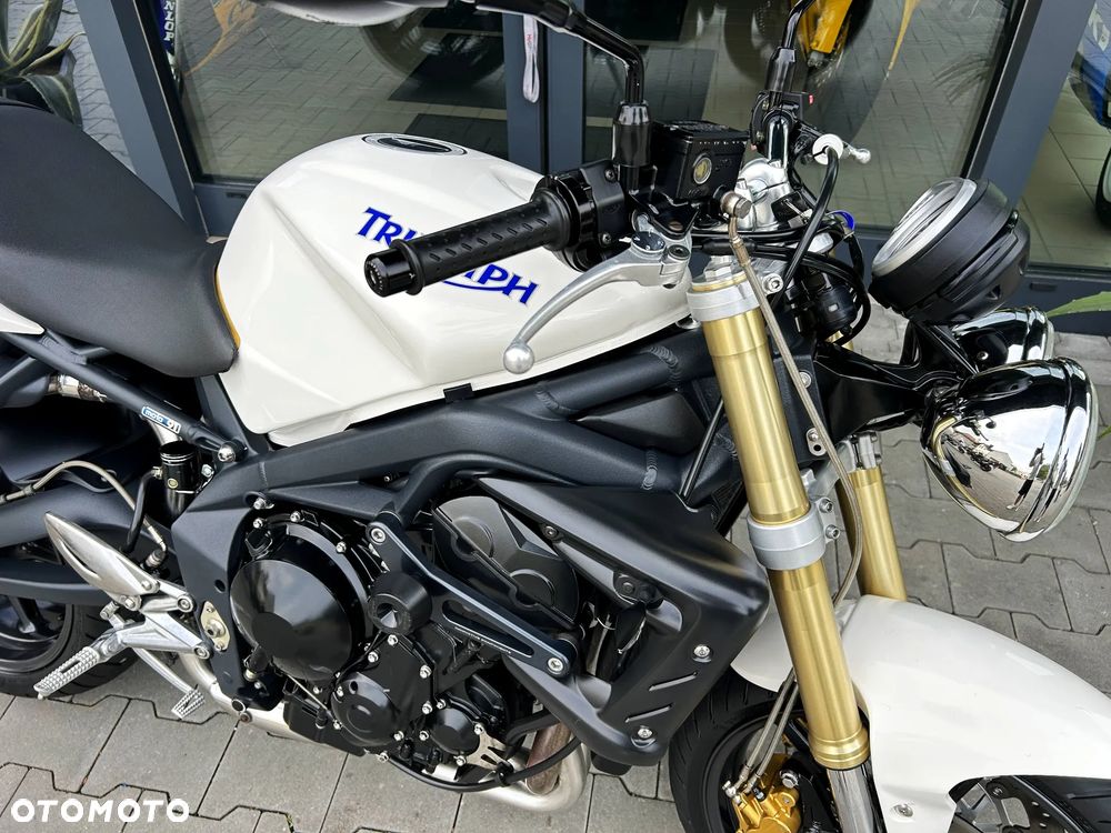 Triumph Street Triple - 23