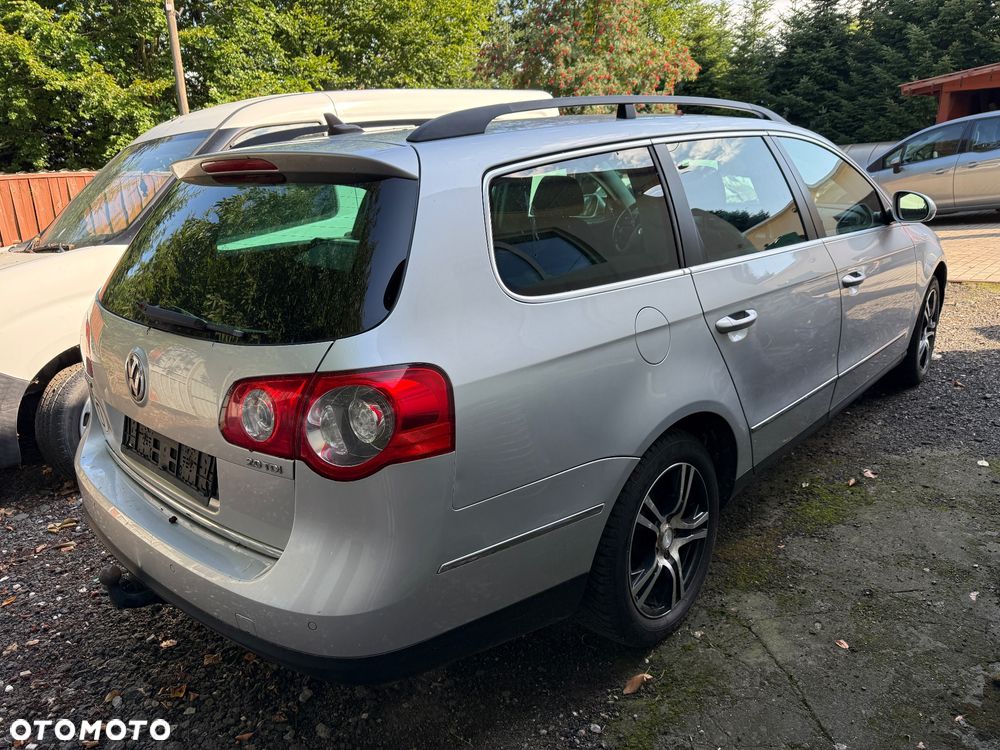 Volkswagen Passat 2.0 TDI DPF BlueMotion Technology Trendline - 4