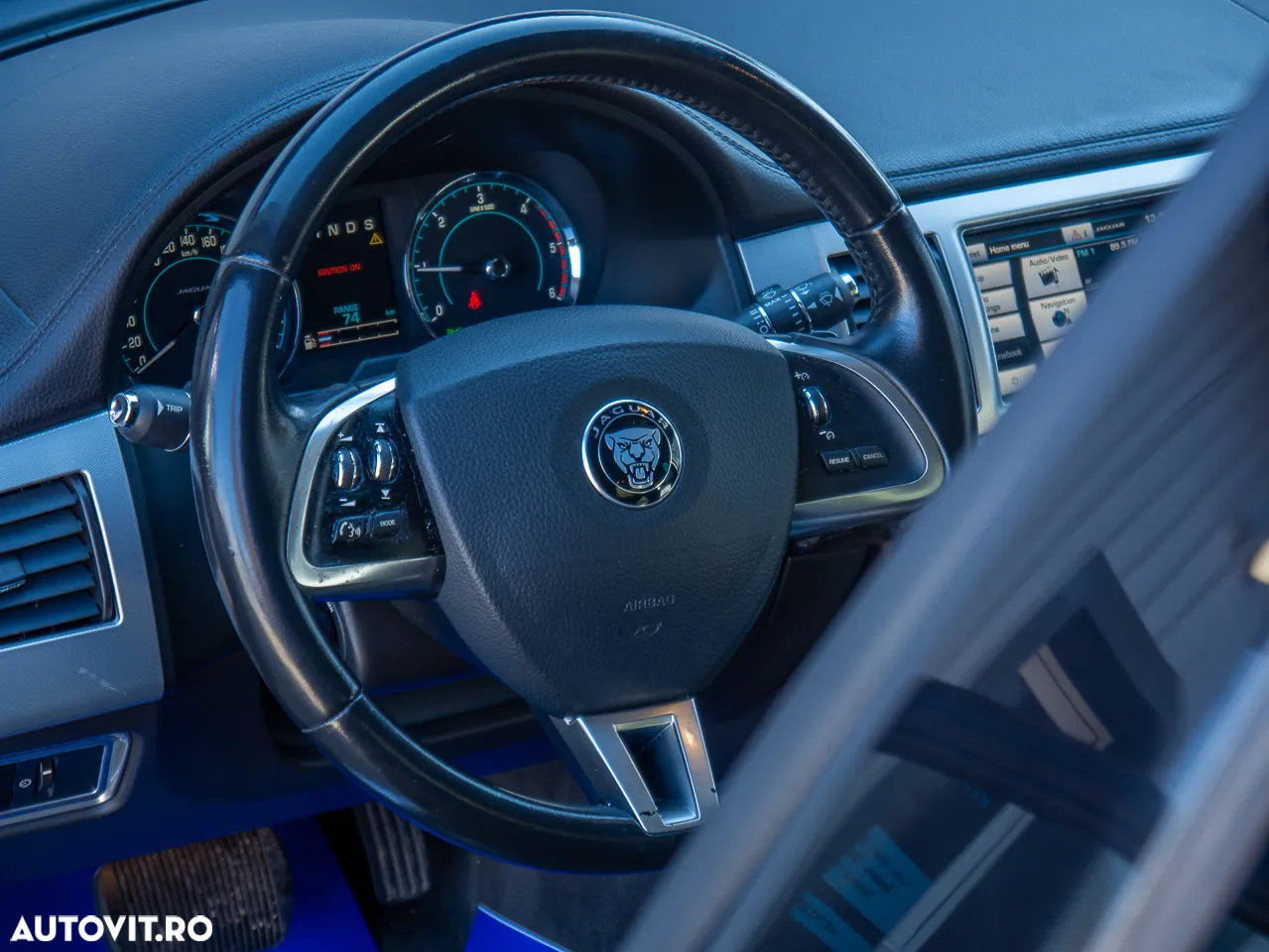 Jaguar XF 2.2D - 13