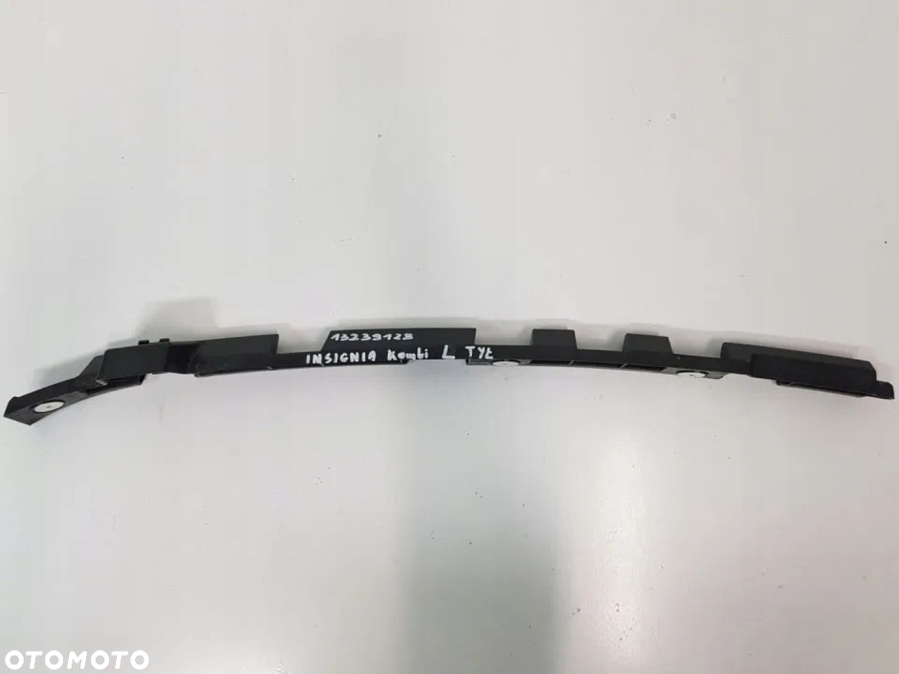 ŚLIZG ZDERZAKA LEWY TYŁ INSIGNIA A KOMBI 13239123 - 2