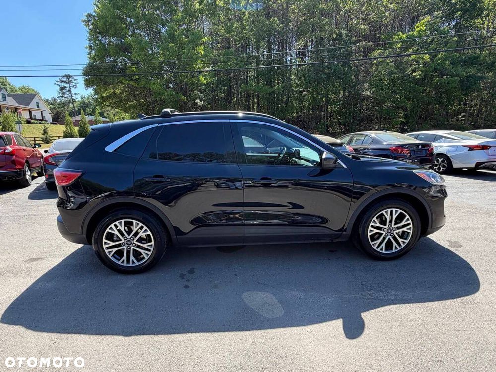 Ford Escape 2.0 EcoBoost AWD Titanium - 4