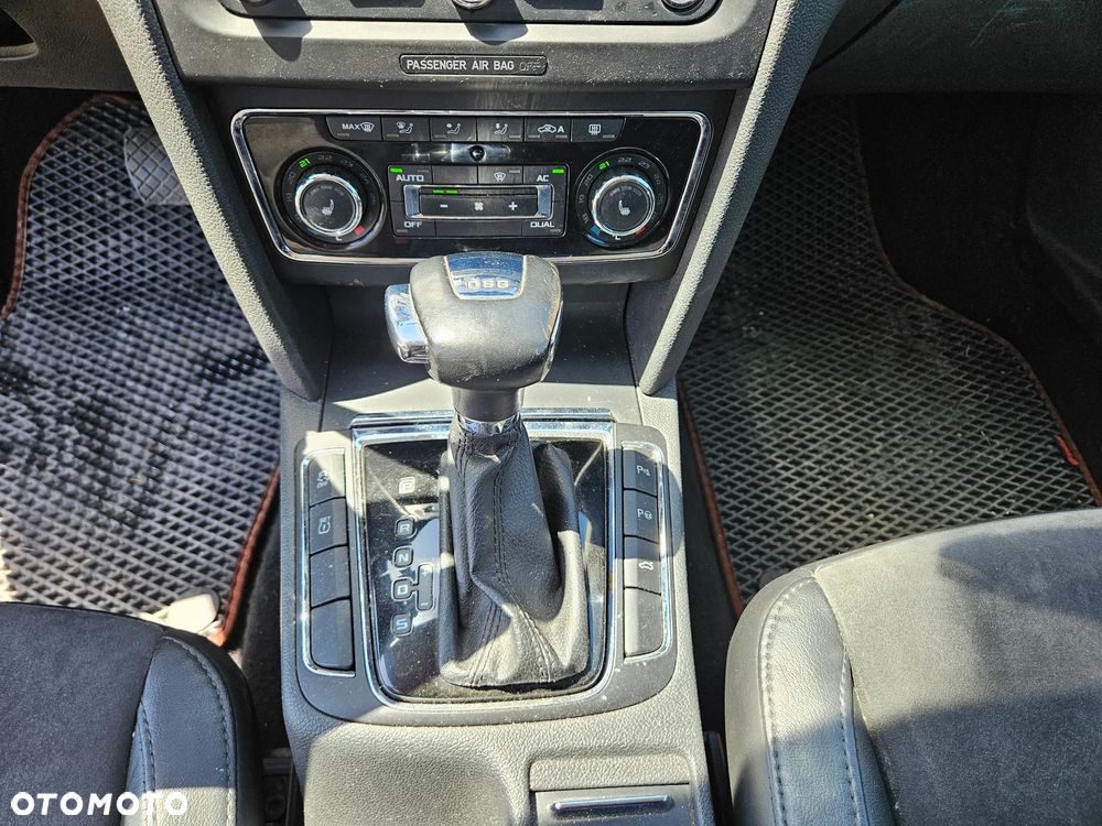 Skoda Superb 2.0 TDI Elegance DSG - 11