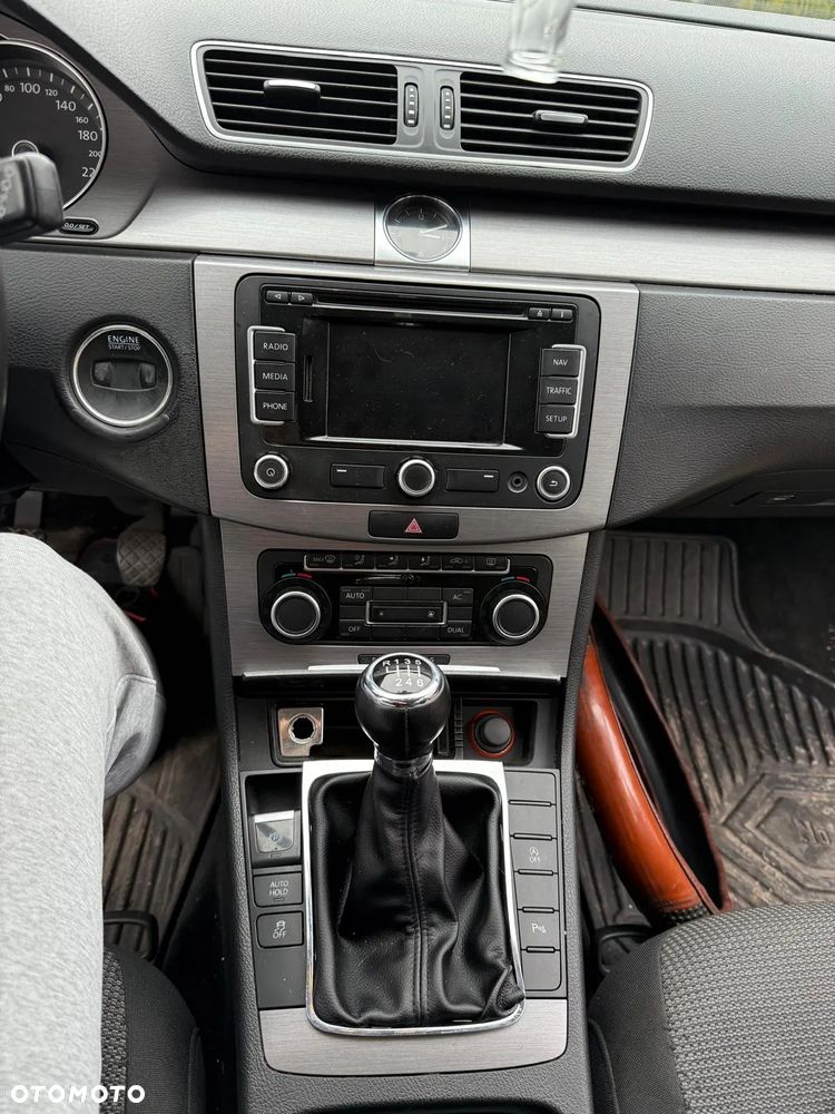 Volkswagen Passat - 12