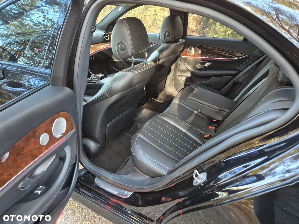 Mercedes-Benz Klasa E 300 9G-TRONIC AMG Line - 2