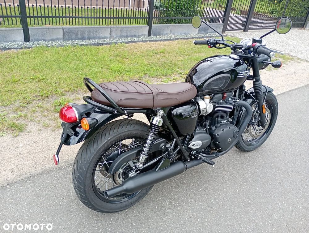 Triumph Bonneville - 1