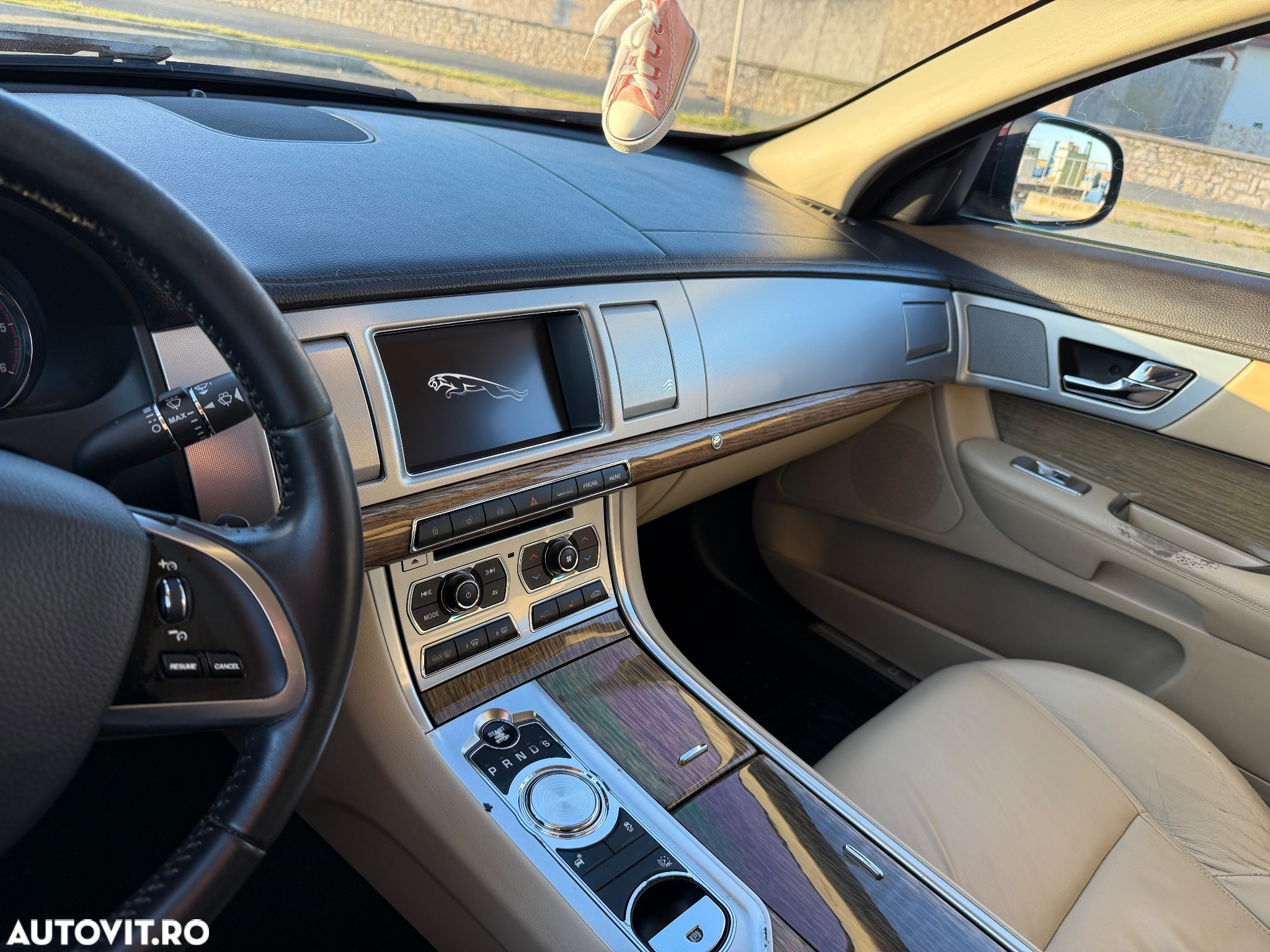 Jaguar XF 2.2D - 8