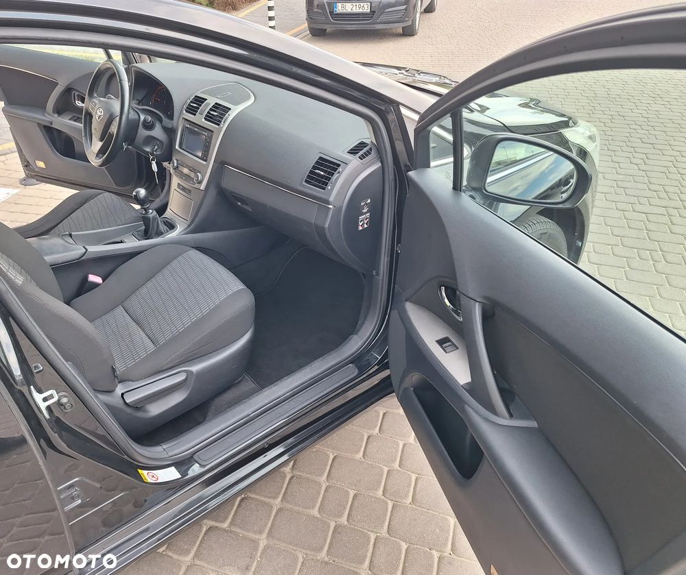 Toyota Avensis - 6
