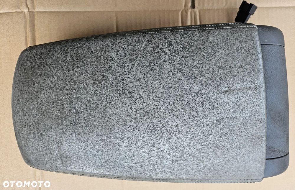 Audi A6 C6 podłokietnik - 5