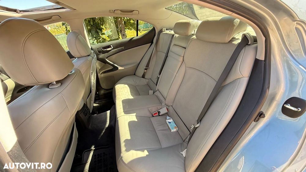 Lexus Seria IS 250 2.5 V6 Aut Luxury - 2
