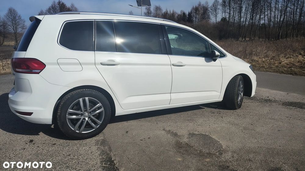Volkswagen Touran - 12
