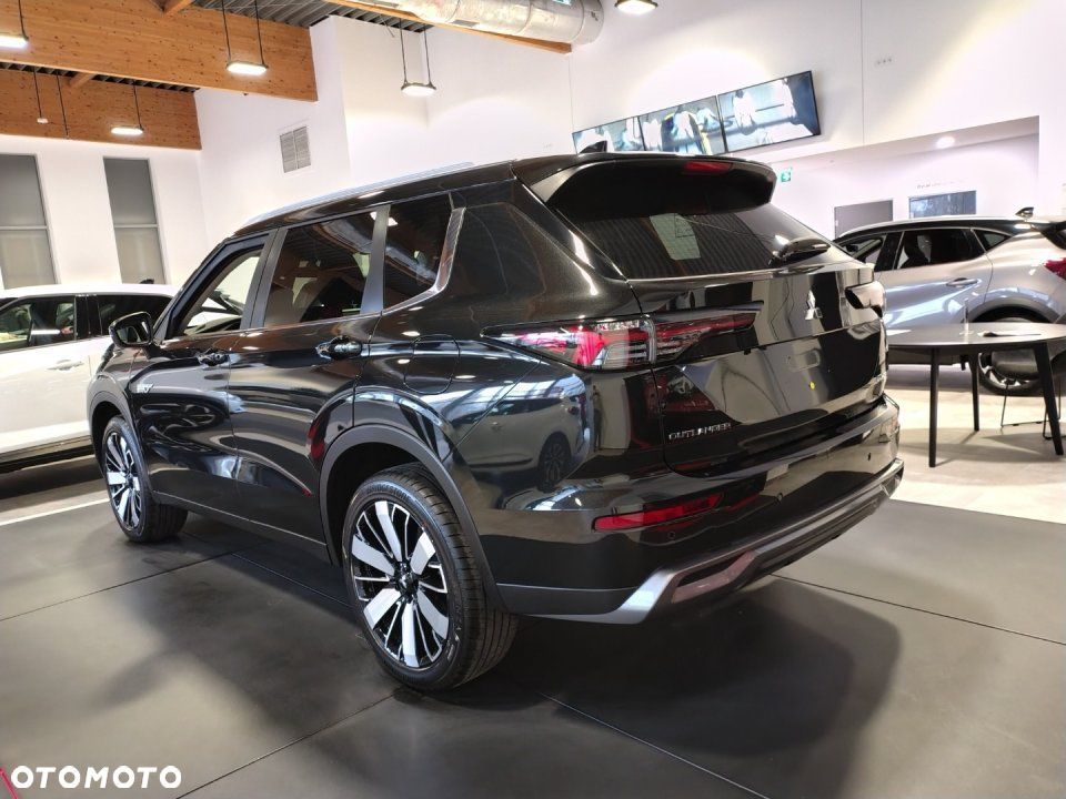 Mitsubishi Outlander - 3