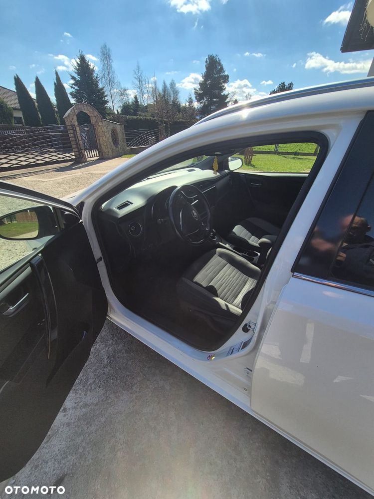 Toyota Auris Hybrid 135 Premium - 12