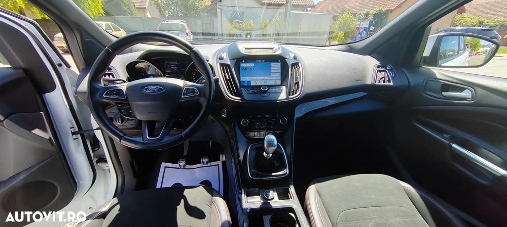 Ford Kuga 1.5 EcoBoost 2x4 Business Edition - 16