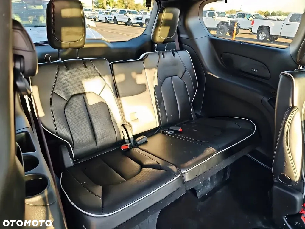 Chrysler Pacifica - 12