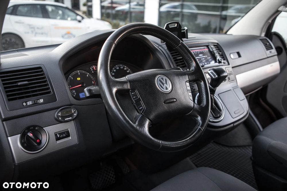 Volkswagen Multivan - 30