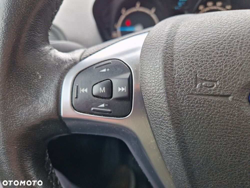 Ford Transit Courier - 22