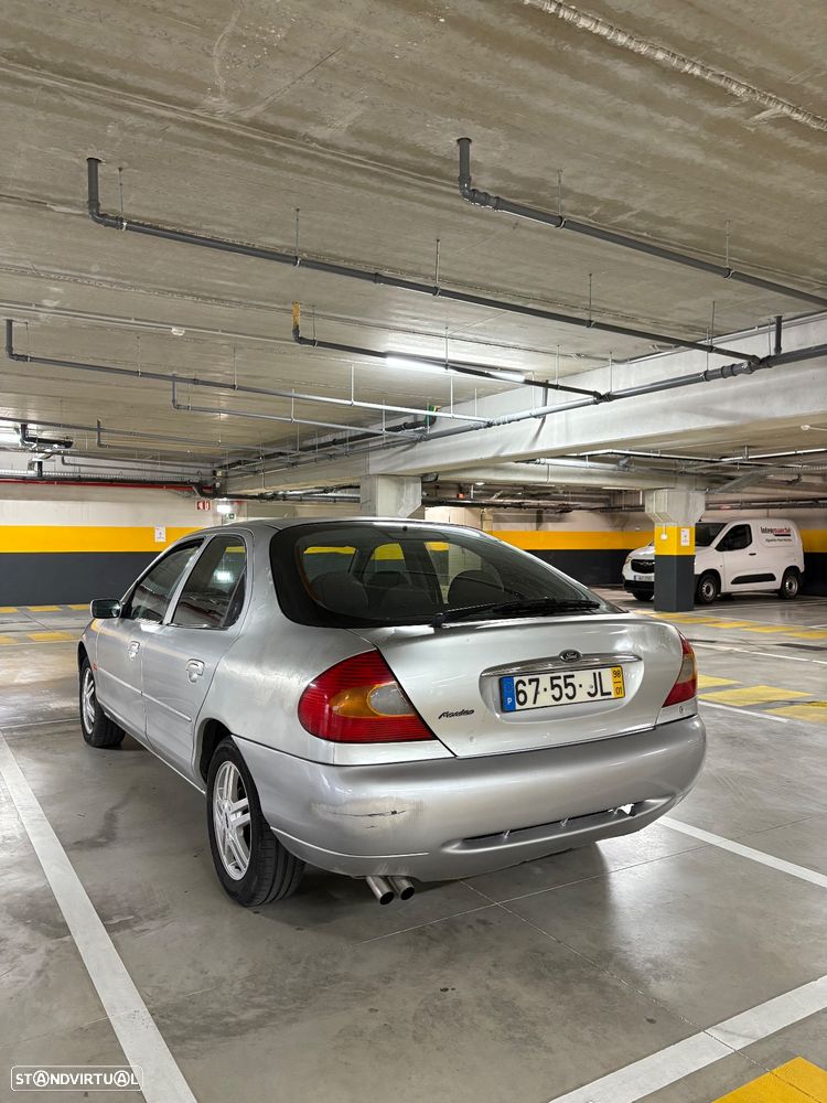 Ford Mondeo 1.8 TD Ghia - 7