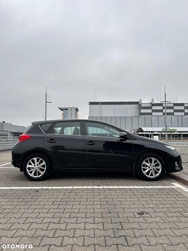 Toyota Auris 1.6 Premium - 8