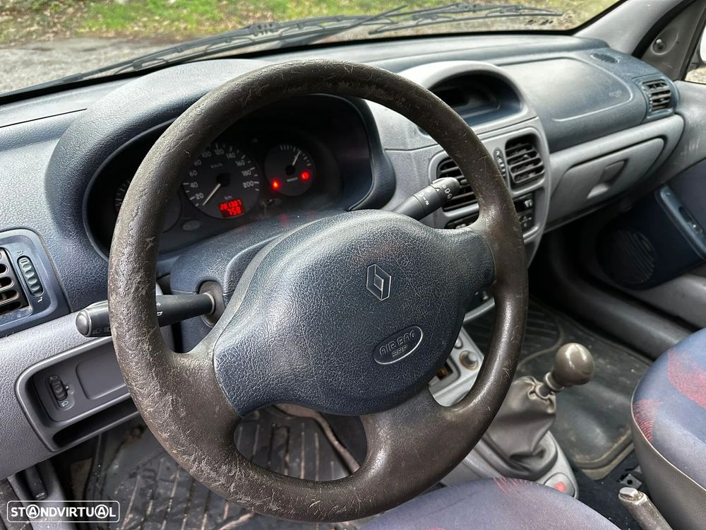 Renault Clio 1.9 D RXE - 8