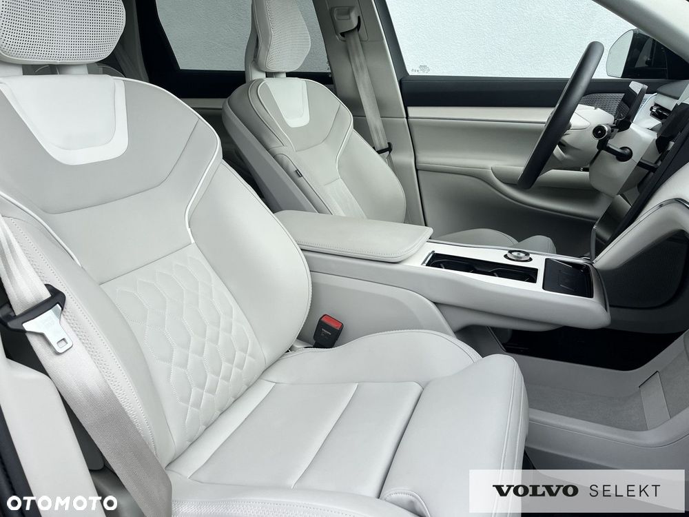 Volvo EX90 - 32