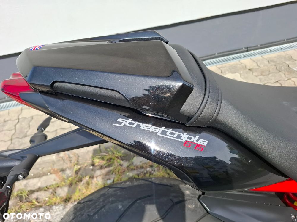 Triumph Street Triple - 17