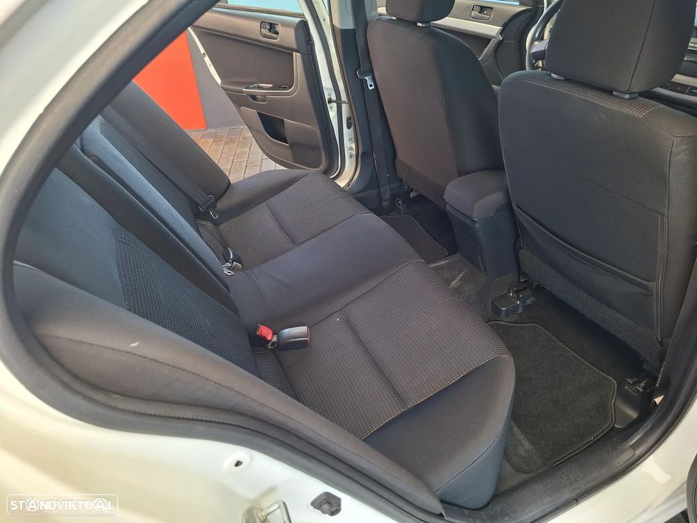 Mitsubishi Lancer 1.8 DI-D Intense - 10
