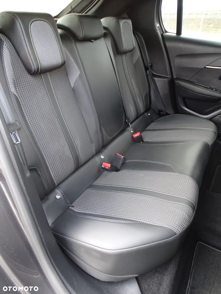 Peugeot 208 PureTech 100 EAT8 GT - 23