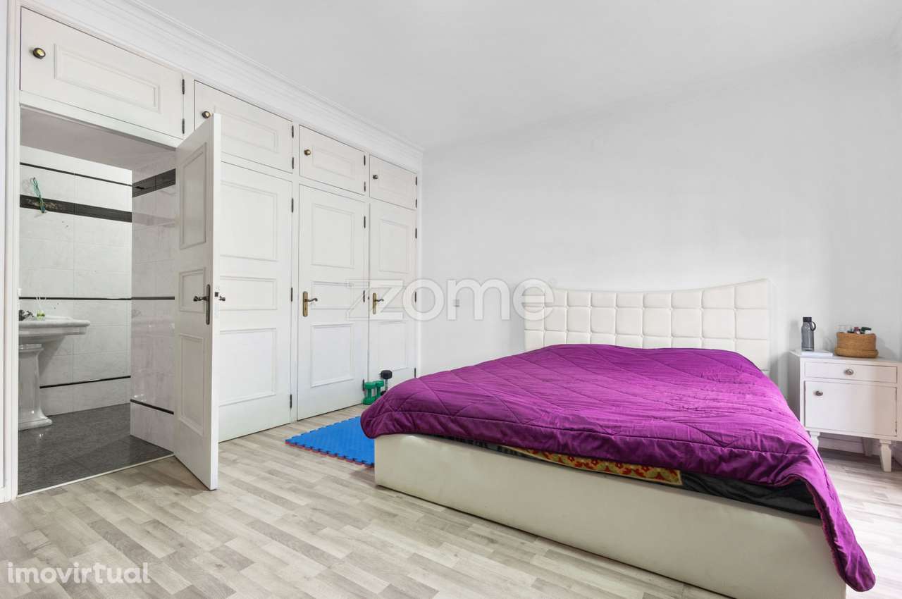 Moradia com 5 quartos, garagens e terraço no centro de Vila Viçosa - Grande imagem: 3/24