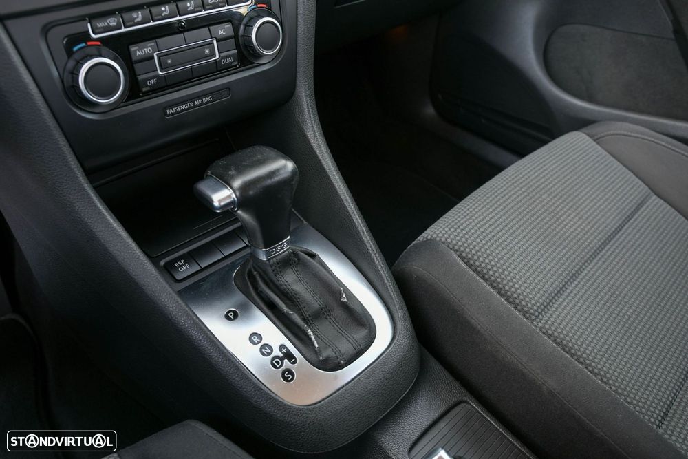 VW Golf 1.6 TDi Confortline DSG - 31