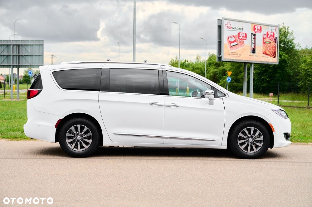 Chrysler Pacifica - 12