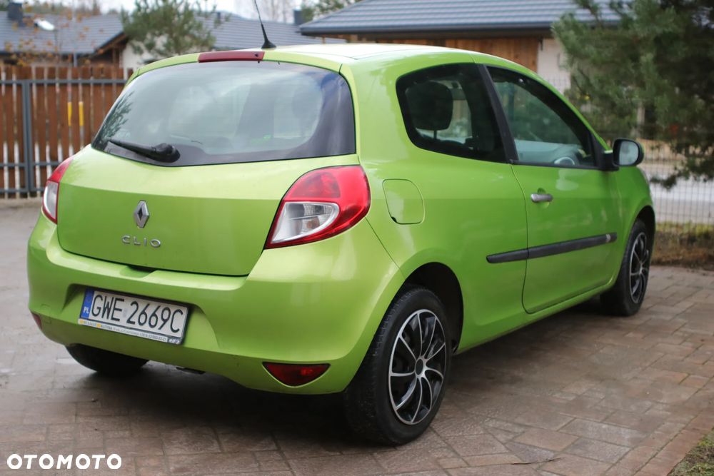 Renault Clio 1.2 16V Alize - 12