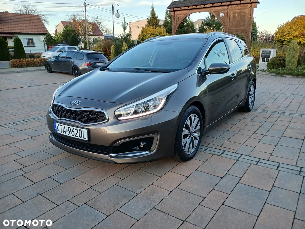 Kia Ceed 1.6 GDI Dream Team Edition - 30