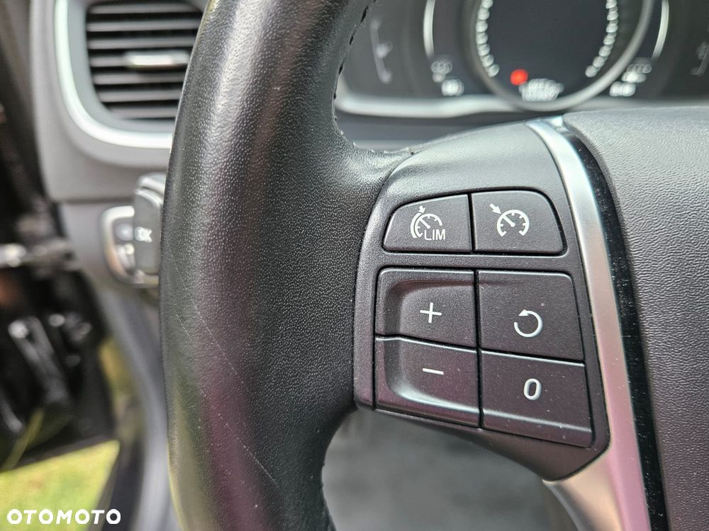 Volvo V60 T3 Momentum - 19