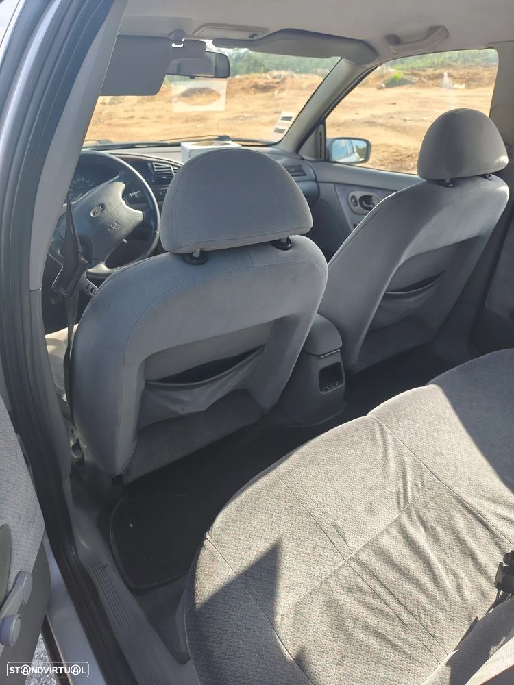 Ford Mondeo SW 1.8 TD Ghia - 5
