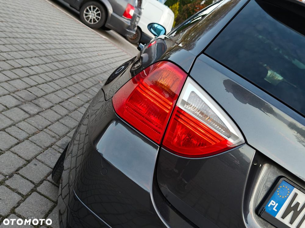BMW Seria 3 320i - 10