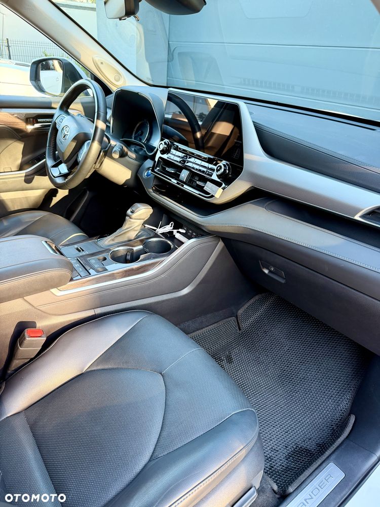 Toyota Highlander 2.5 Hybrid Executive - 23
