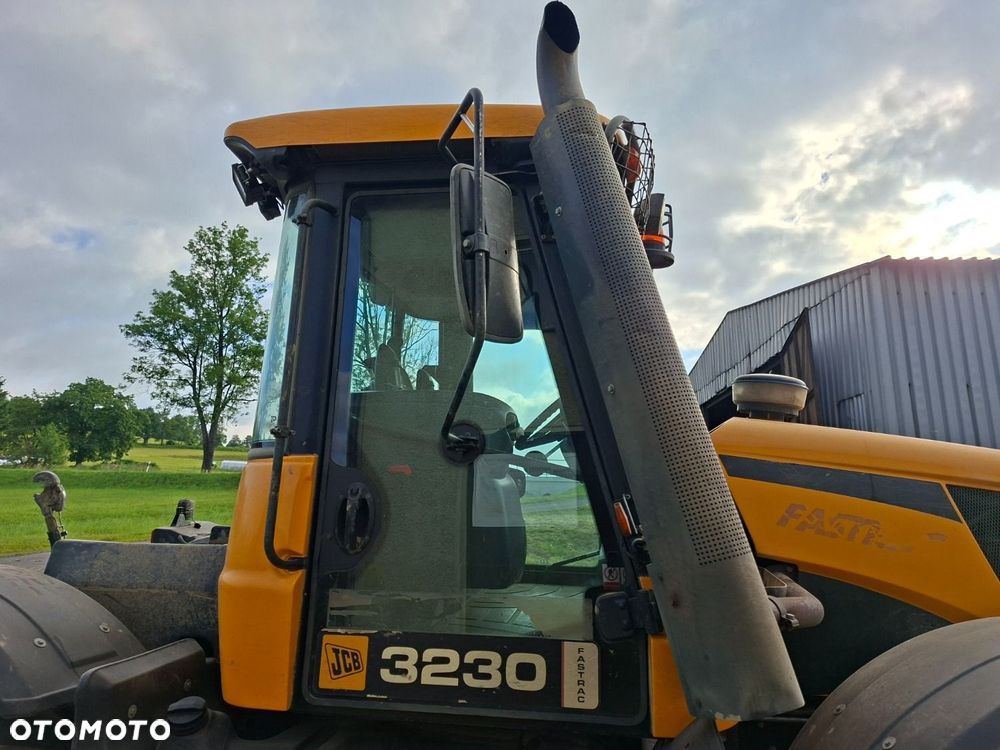 JCB Fastrac 3230 4X4 - 40